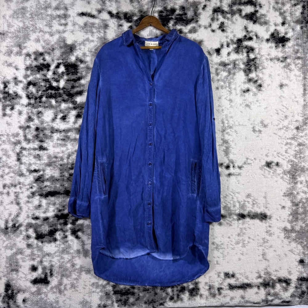 Cloth & Stone Dress Shirt Womens‎ Size Large Blue Acid Wash Pockets Button Down